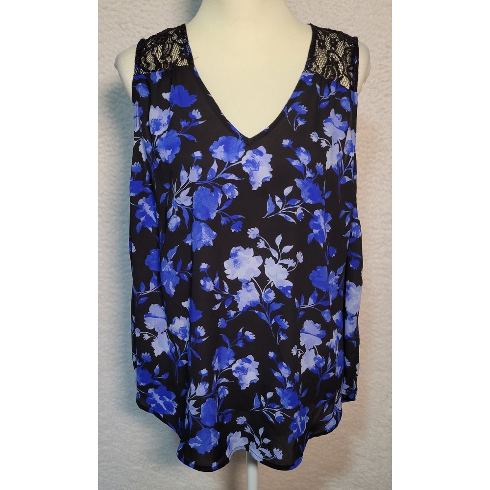 Torrid Sleeveless Lace Top Size 1 Floral V-Neck Pullover Blouse 1966